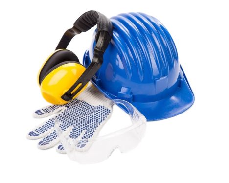 Decision 2024/2599 of the European Commission has resulted in extensive updates to a number of standards for PPE products. These updates further raise safety standards, covering fall protection systems, filter respirators, work shoes, electrically insulated helmets and eye and face protection equipment. In particular, durability, safety testing methods and technical requirements have been revisited. The new standards are an important step forward for the safety of workers and ensure the adoption of high safety norms in the production and use of PPE across Europe